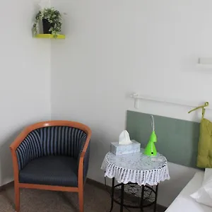 https://kolorowa-guest-rooms.warsawhotelspoland.com